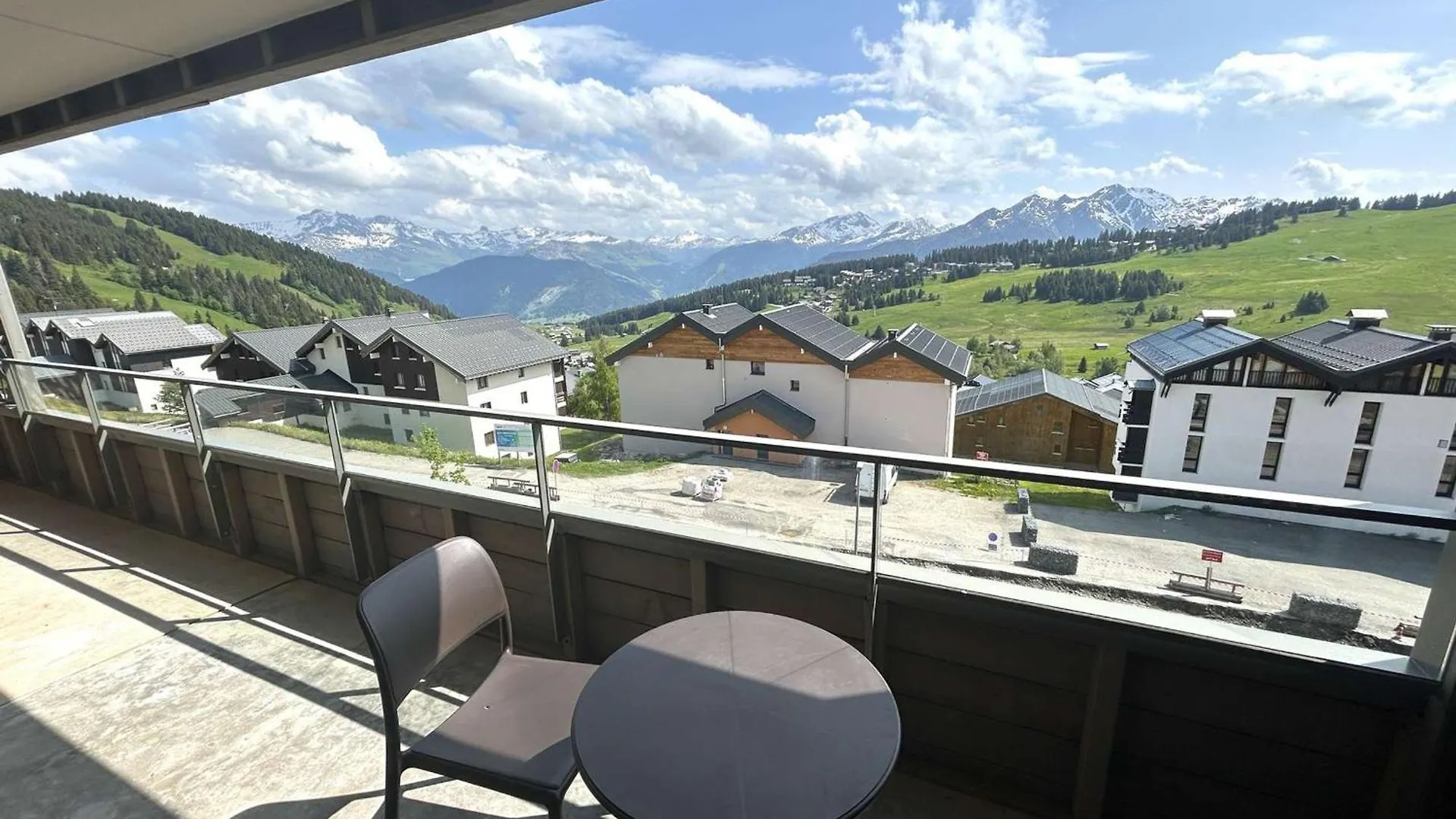 Appartement 3 Pieces Avec Parking Couvert, Proche Commodites - Fr-1-594-331 Hauteluce